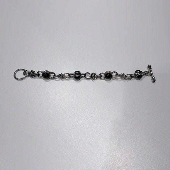 🌟SOLD🌟 Silver bracelet w/ black stone accents & toggle closure. - Picture 5 of 6